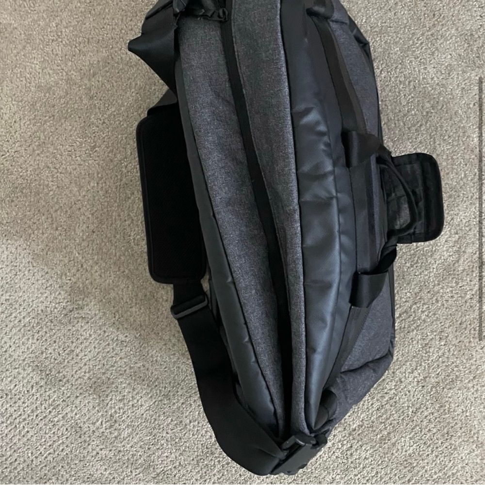 Oakley Weekender Duffel Bag - Picture 3 of 4